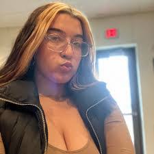 Desiree Clayton's Instagram, Twitter & Facebook