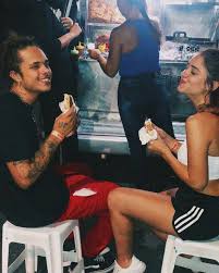 Pin De Emilly De Em Vitao Cantores Rapazes Bonitos Casal Tumblr Fotos
