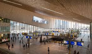 Instead there were four stations in and around the city centre. Rotterdam Centraal Station Team V Architectuur