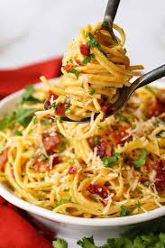 Pasta Carbonara Has Just A Few Ingredients And A Ton Of Flavor No Diary Needed The Eggs And Parmesan Chees Classic Pasta Recipe Carbonara Pasta Pasta Recipes