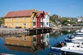 I lyngheiane er det eit rikt fugleliv, og i tjeldstømarka ligg svanesjøen. Oygarden Vest Norges Brusselkontor