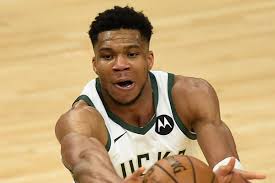 The hawks and the milwaukee bucks have played 226 games in the regular season with 112 victories for the hawks and 114 for the bucks. Os5cu79w14irsm