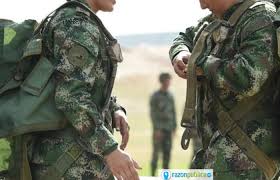 El ejército nacional de colombia (enc) es la fuerza militar terrestre legítima que opera en la república de colombia. Las Chuzadas De Los Militares Algunos No Confian Ni En El Presidente Razon Publica