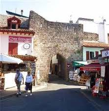 Porte De Navarre A Saint Jean Pied De Port Ville France Village Francais Saint Jean