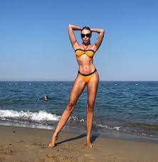 Оля полякова показала свои ножки без фотошопа. Vyglyadit Snogsshibatelno Olya Polyakova V Bikini Pohvastalas Strojnoj Figuroj Shou Biznes Tch Ua