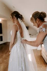 Romantic Wedding Photos At Bella Collina By Greensboro Nc Wedding Photographer Kayli Lafon Kayli Lafon Photography In 2020 Nc Wedding Romantic Wedding Photos Bella Collina Wedding
