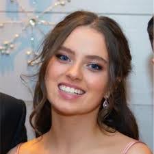 Roxanne Cramer's Instagram, Twitter & Facebook