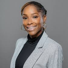 Lisa Dellinger's Instagram, Twitter & Facebook