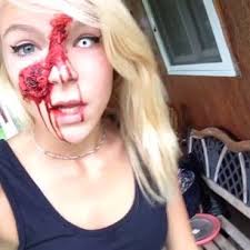 This Girl S Hilarious How To Scare Your Mom Video Just Went Crazy Viral On Facebook Mom Video Girl Humor Hillarious