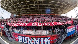 Maar na een rit van 2400 kilometer strandden ze. Video Prachtig Eerbetoon Fc Utrecht Aan Slachtoffers Aanslag Voetbal Telegraaf Nl