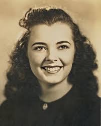 Evelyn Hester's Instagram, Twitter & Facebook