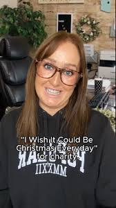 Holly Rickard's Instagram, Twitter & Facebook