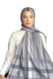Ekose Desen Medine Ipegi Sal Modeli Size Ozel Fiyatlarla Buqre Com Da Aradiginiz Esarp Sal Modelleri Size Ozel Firsatlarla Burada 2020 Ekose Moda Stilleri Sal