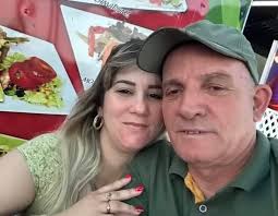 Apre Janet Correa ( cubaine) fin vote trump " kounye Janet ap kriye paske  ICE pran maril pandan lite soti nan tribunal. Janet Correa ak nan dlo nan  yeux li kounyea.