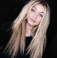 To stoke our nostalgia, were looking back on the most ridiculously amazing hair trends of the '90s as worn by celebrities—because even they weren't safe from them. Kicking It Old School 30 Fly 90s Hairstyles We Love