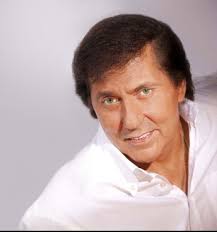 Pour son nouvel album, frank michael, fidèle, a choisi la plume de son parolier de toujours, michel mallory, pour exprimer ce qu'il souhaitait partager. Biographie De Frank Michael Gabelli