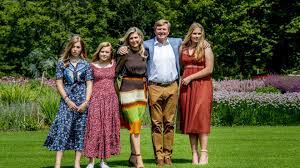 Dit interieurproject in het willem alexander kinderziekenhuis in leiden, onderdeel van het leids universitair medisch centrum (lumc), is een project om trots op te zijn. Gross Geworden Willem Alexander Maxima Posieren Mit Kids Promiflash De