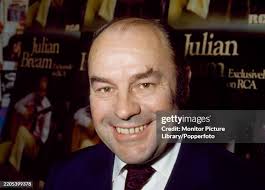 85 Julian Bream Photos & High Res Pictures