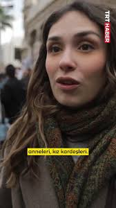 On binlerce aile, Devrik Esed rejimi döneminde kaybolan yakınlarını arıyor.  Suriyeli Selin Kasım, Hicaz Tren Garı önünde başlattıkları gösteriyi  anlattı: 📌Son 14 yılda kaybolan aile üyelerine ne olduğu hakkında kimsenin  bir fikri