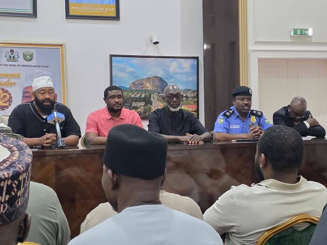 NIGER STATE GOVERNMENT SETS UP COMMITTEE OF INQUIRY TO DETERMINE ROOT CAUSE  OF DEATHS OF 37 DETAINEES UNDER NSCDC CUSTODY ***AS NSCDC COMMANDANT  GENERAL SUSPENDS NIGER STATE COMMANDANT The Niger State government