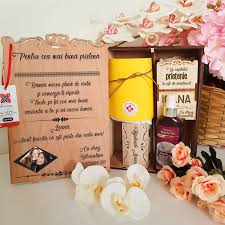 Crini — locul 5 in rating — crinii impecabili si eleganti arata literalmente regeste, si de aceea nu este surprinzator, ca. Set Cadou Pentru Cea Mai BunÄ PrietenÄ Tricou Suport Pixuri Lumanare ApÄ MicelarÄ CutiuÈÄ Bijuterii Cutie Din Lemn Arta Traditiei