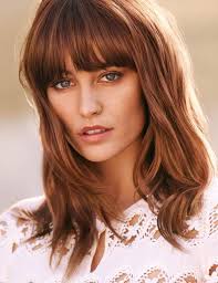 20 Coupes De Cheveux Indemodables Qui Vont A Tout Le Monde Carre Long Frange Cheveux Mi Long Belle Coupe De Cheveux