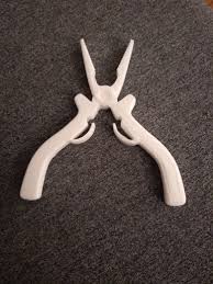 Software ist intuitiv bedienbar und es gibt noch eine menge vorlagen z.b. Pliers Self Opening By Shawngano Thingiverse 3d Printing Prints Printer