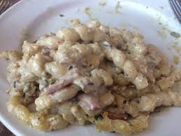 La pasta al pesto di pistacchi è un gustoso e delicato primo piatto ottenuto grazie ad un elemento gastronomico specifico della nostra terra: Pasta Con Pesto Di Pistacchi E Speck Picture Of Il Pescheto Sicily Tripadvisor