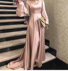 كيف تختارين فستان سواريه مناسب للسهرات؟.. دليلك هنا | مجلة الجوهرة