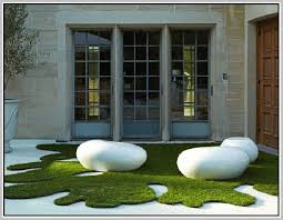 Kunstlicher Rasenteppich Fur Die Terrasse Moderner Garten Kunstrasen Garten Kleine Hinterhofgarten