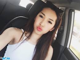 Singer Emily profile: Age/ Email/ Phone and Zodiac sign