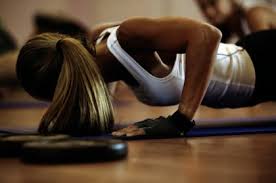 Activité sportive privilégiée pour perdre du poids, la marche sportive, rapide ou nordique, est souvent pratiquée pour améliorer sa ligne. 8 Astuces Sport Pour Maigrir Vite Exercices Maison