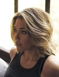 Rachel Platten Somehow Combo Of Blake Lively Hillary Duff Mandy Moore Elizabeth Banks Rachel Mca Hair Styles Medium Hair Styles Medium Length Hair Styles