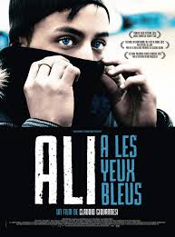 Contre toute attente, il y trouvera l'amour, l'amitié et sa place au soleil. Ali A Les Yeux Bleus Film 2012 Allocine
