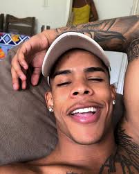 35 1 Mil Curtidas 1 227 Comentarios Pode Gritar E O Baroni 2 Mcbaronioficial No Instagr Em 2020 Fotos De Meninos Morenos Garotos Sensuais Homens Negros Bonitos