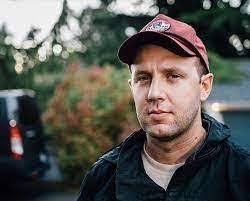 Andrew Helgren's Instagram, Twitter & Facebook