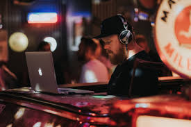 Hochzeits djs & live musiker für hochzeit in bonn köln düsseldorf nrw. Dj Kollektiv Bonn Deine Djs Fur Jedes Event