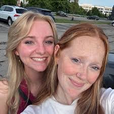 Kara Sexton's Instagram, Twitter & Facebook