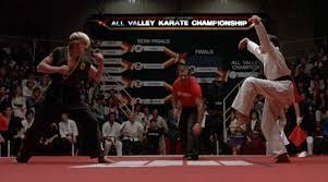 Avildsen.it is the first installment in the karate kid franchise, and stars ralph macchio, pat morita, elisabeth shue and william zabka. Die Kuriositaten Des Karate Kid Die Jeder Fan Kennen Sollte Fussballsp