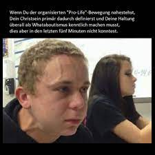 Alzina On Twitter Ist Ein Altes Meme Dass Darum Geht Dass Der Junge Mann Im Vordergrund Sehr Angestrengt Guckt Und So Dicke Adern Roten Kopf Hat Https T Co Itwpvjlvgy