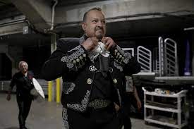 Podríamos decir que pepe aguilar no tuvo otra opción que convertirse en artista, y que como artista no tuvo otra. Behind The Story A Lifetime Of Listening To Pepe Aguilar And His Family Suddenly Becomes Personal Los Angeles Times
