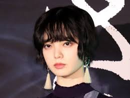 Yurina hirate (平手 友梨奈, hirate yurina, born 25 june 2001) is a japanese actress and singer. å¹³æ‰‹å‹æ¢¨å¥ˆ ã‚·ãƒƒã‚¯ãªç€ç‰©å§¿ ã‹ã‚ã„ã„ ç´ æ•µ ã¨åéŸ¿ 2021å¹´1æœˆ3æ—¥ ã‚¨ãƒ³ã‚¿ãƒ¡ ãƒ‹ãƒ¥ãƒ¼ã‚¹ ã‚¯ãƒ©ãƒ³ã‚¯ã‚¤ãƒ³