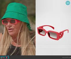 WornOnTV: Heather's pink sunglasses and bucket hat