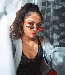 22,488 likes · 5,900 talking about this. Avani Gregg Avaanii Photos And Outfits On 21 Buttons