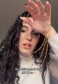 BEAU ou PAS BEAU collier sur col roulé ? Notre collier « TRINITY » est  disponible à la vente, envoyez uniquement un message privé 💌 💰20€  🚛Livraison colissimo ou mondial relay #bijoux #pourtoii ...