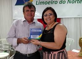 Em Confraternização, CDL Limoeiro homenageou parceiros com Comenda Amigo da  CDL.