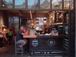 Bancone bar interamente in legno di pino massello di svezia, è composto da due ripiani interni, uno sul fondo e uno a mezza altezza, che lo rendono pratico ed efficiente. Sayulita La Rustica Bar Picture Of La Rustica Sayulita Sayulita Tripadvisor