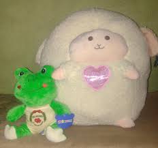 ALGUIEN TIENE ESTE MUÑECO EN PELUCHE CREO SALE EN LA MAQUINA EXTREME PRECIO