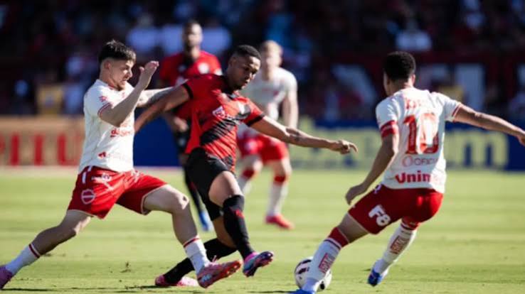 Vila Nova vence cl&aacute;ssico contra o Atl&eacute;tico-GO na S&eacute;rie B e assume o terceiro lugar - Di&aacute;rio Goianiense