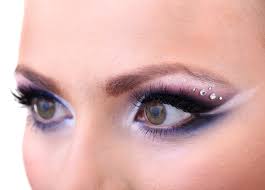 Move from the outer corner of. 7 Essential Makeup Tips For Hooded Eyes Indoindians Com